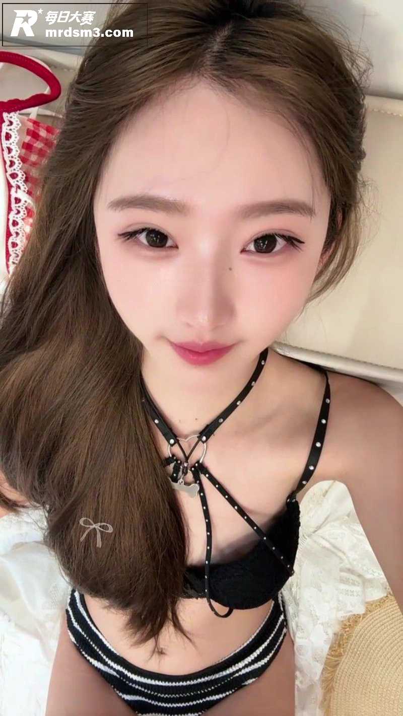 抖音高颜值女神 胡逗相关图片4